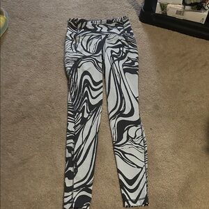 Lululemon Black and White Swirl Pattern Leggings